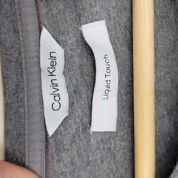 Calvin Klein Liquid Touch Gray t-shirt, Size M - Picture 5 of 9